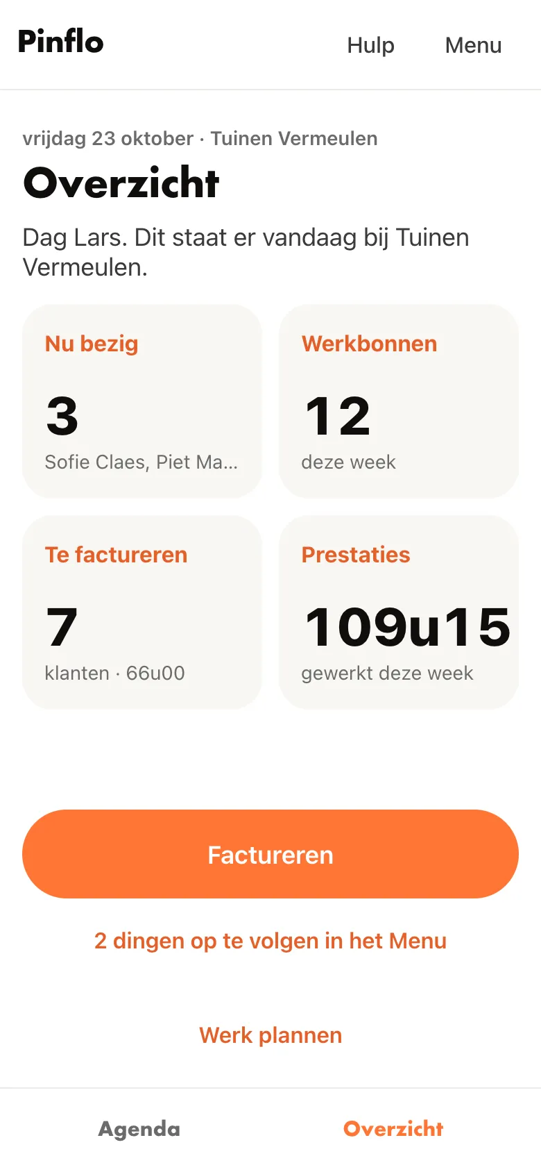Het Overzicht van de baas op de gsm, met vier tegels voor Nu bezig, Werkbonnen, Te factureren en Prestaties